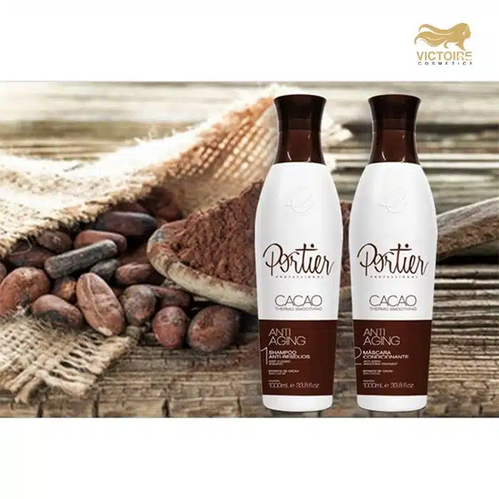 Portier Cacao Anti-Wastes Shampoo + Portier Cacao Hydraterende masker 100% origineel uit Brazilië Portier Cacao Progressive Brush is samengesteld door: Portier Cacao Anti-Wastes Shampoo is een shampoo verrijkt met cacao-extract dat het haar diep reinigt door resten, onzuiverheden en overtollige producten die zich in de haarvezel hebben afgezet te verwijderen, waardoor schoon haar wordt verkregen met een opperhuidopening. Portier Cacao Moisturizing Mask bevat veerkrachtige oliën met verzachtende en antikroeswerking die werken als een reductiemiddel en zorgen voor de herschikking van het capillaire oppervlak waardoor het haar een tijdelijk glad en gedisciplineerd effect krijgt. Met de producten van de lijn voert de professionele kapper de thermische uitlijningsservice uit, die haarherstel van binnenuit bevordert en helpt het beschadigde haar te transformeren in glad, glanzend en volledig uitgelijnd haar. Portier Cacao Progressive Brush biedt diep gerestaureerd, stralend en zacht haar. Het is compatibel met elke chemie Hoe te gebruiken Was je haar met Portier Cacao Anti Shampoo Wastes om alle resten te verwijderen die tegen de totale schuimvorming zijn. Spoel en breng de shampoo voor de tweede keer opnieuw aan, beginnend bij de tips en schuif de draden voorzichtig tussen je vingers tot je de wortel bereikt. Goed uitspoelen. Breng de shampoo opnieuw aan en laat 20 minuten inwerken. Spoel en gebruik Portier Cacao Moisturizing Mask. Breng Portier Cacao Moisturizing Masque lont per lont aan Verdeel het haar in fijne lonten en breng het product van de wortel naar de uiteinden, altijd met een afstand van 1,5 centimeter vanaf de wortel. Laat 10 minuten intrekken. Droog haar van 80 tot 100% met koele lucht. Knip het haar in dunne lonten 7 tot 10 Professionele beveiliging: - Voer altijd een lont- en huidtest uit voordat u een product aanbrengt; - In geval van contact met de ogen spoelen met veel water; - Niet geschikt voor zwangere vrouwen en zuigelingen; - Professioneel gebruik.